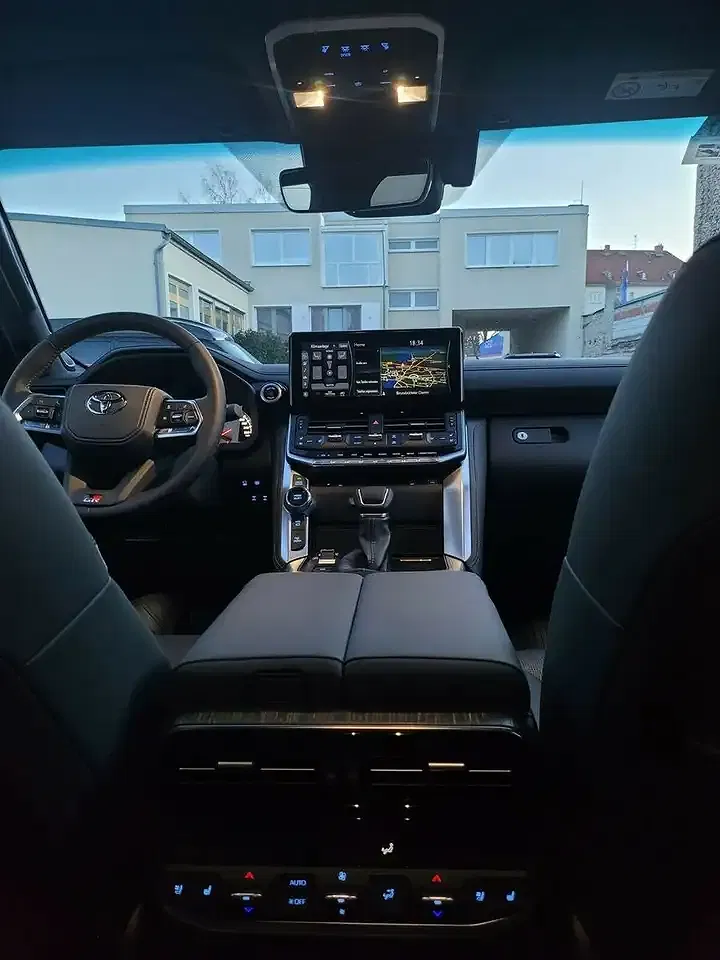 Toyota Land Cruiser - Thumbnail 15
