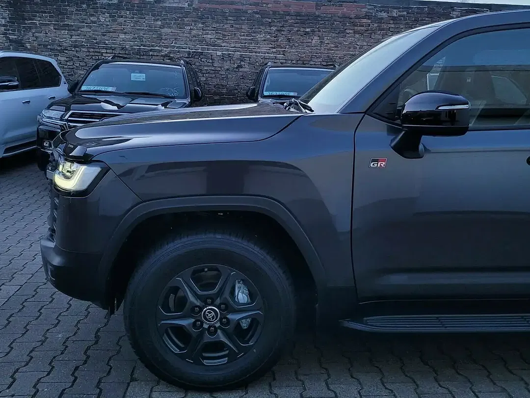 Toyota Land Cruiser - Thumbnail 6