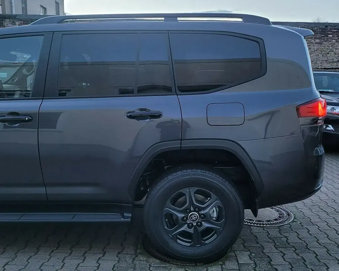 Toyota Land Cruiser - Thumbnail 7