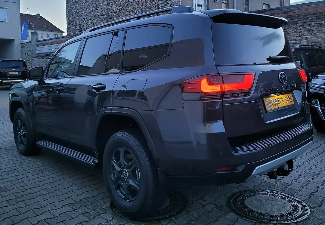 Toyota Land Cruiser - Thumbnail 8