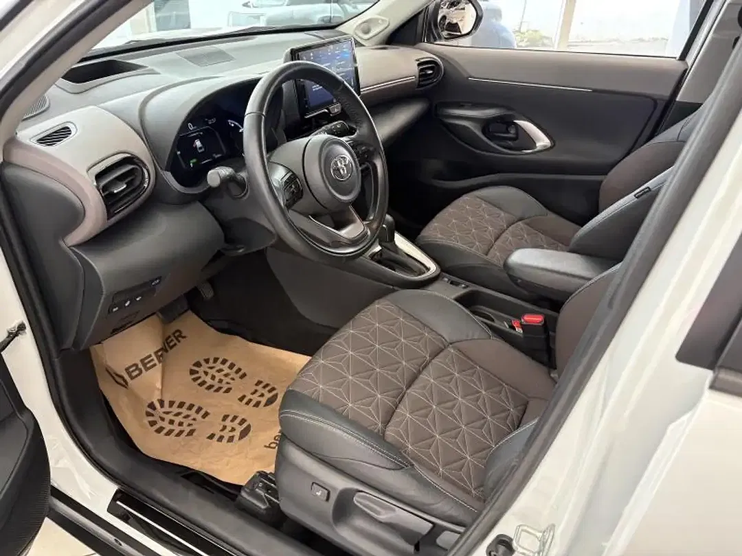 Toyota Yaris Cross - Thumbnail 15