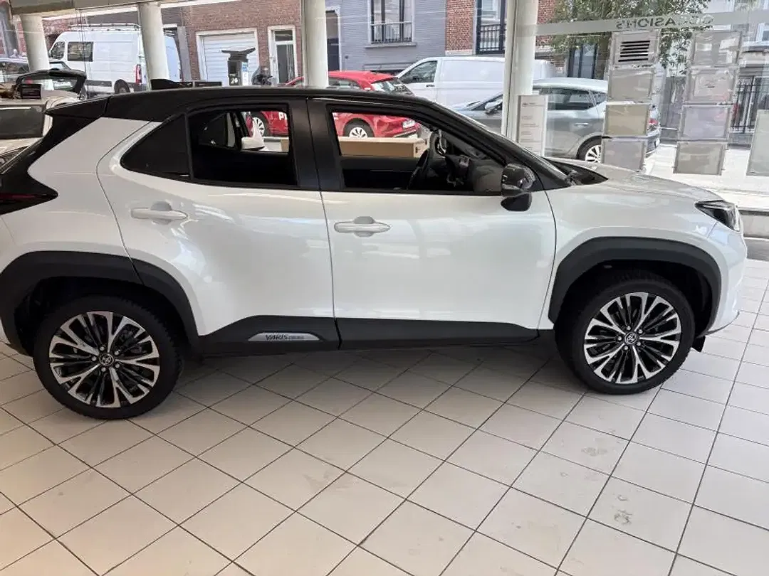 Toyota Yaris Cross - Thumbnail 4