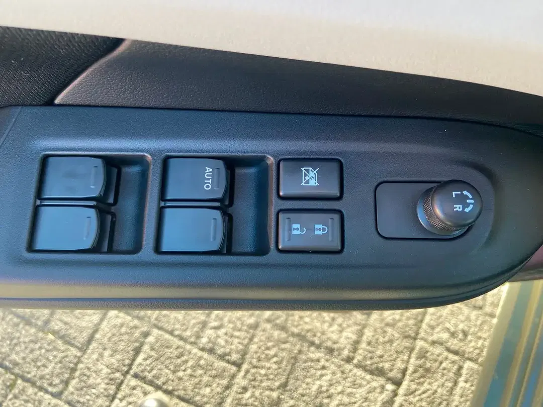 Suzuki Swift - Thumbnail 15