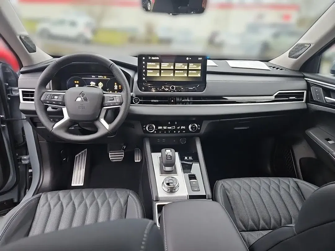 Mitsubishi Outlander - Thumbnail 10