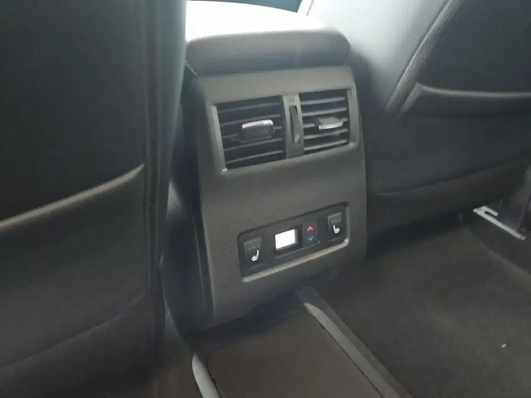 Mitsubishi Outlander - Thumbnail 13