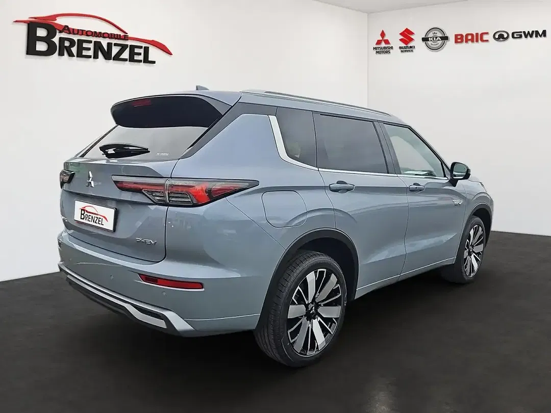 Mitsubishi Outlander - Thumbnail 3