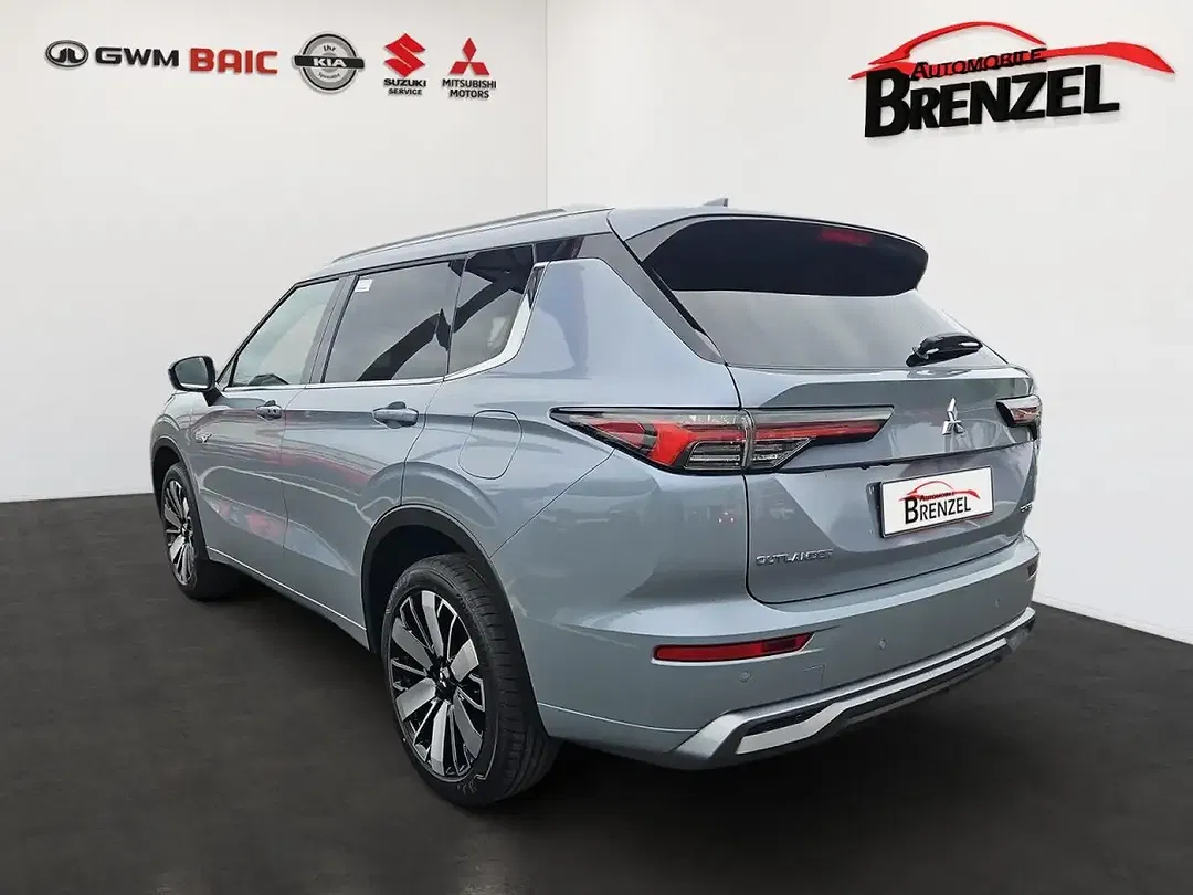 Mitsubishi Outlander - Thumbnail 4