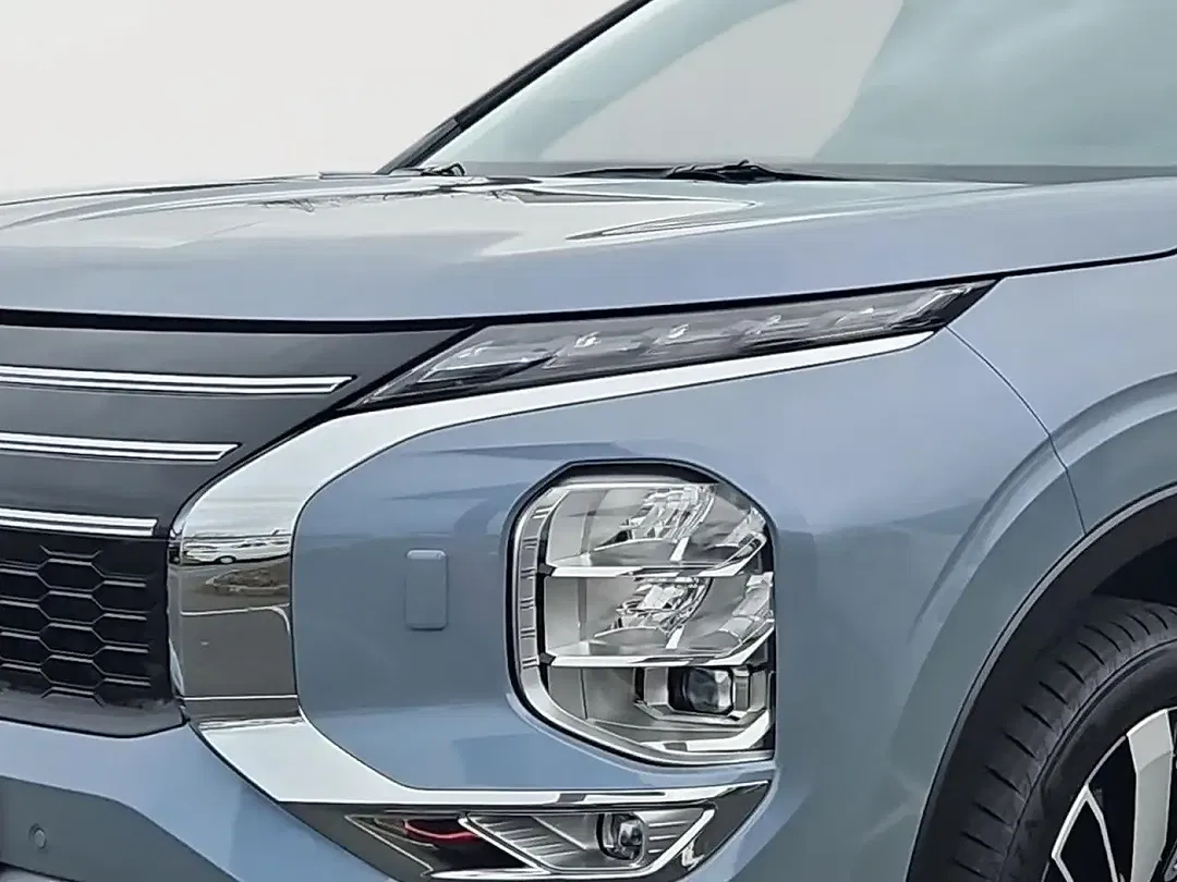 Mitsubishi Outlander - Thumbnail 5