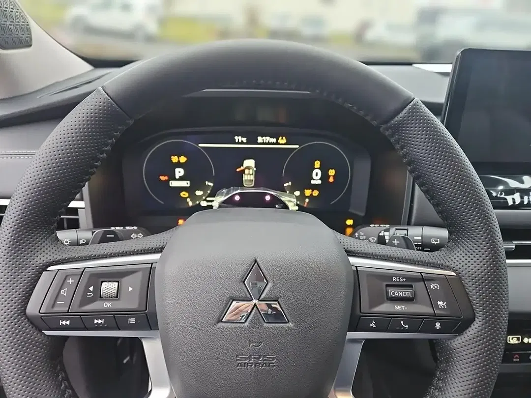 Mitsubishi Outlander - Thumbnail 8