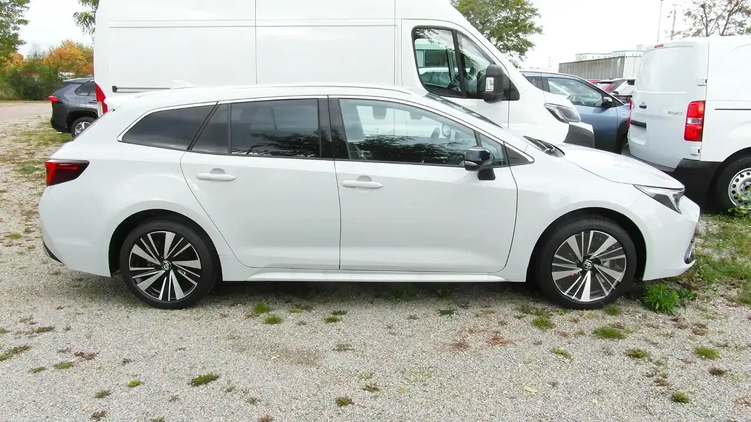 Toyota Corolla - Thumbnail 4