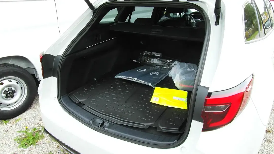 Toyota Corolla - Thumbnail 6