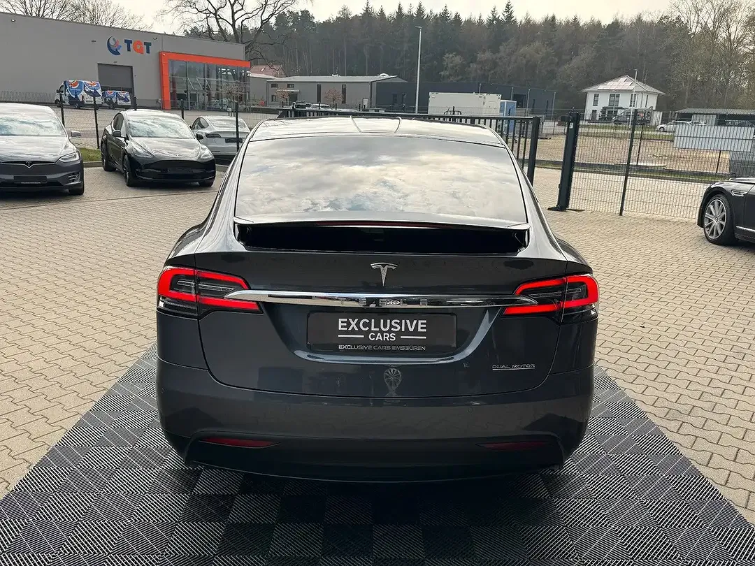 Tesla Model X - Thumbnail 13