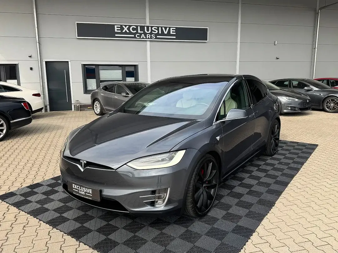 Tesla Model X - Thumbnail 2