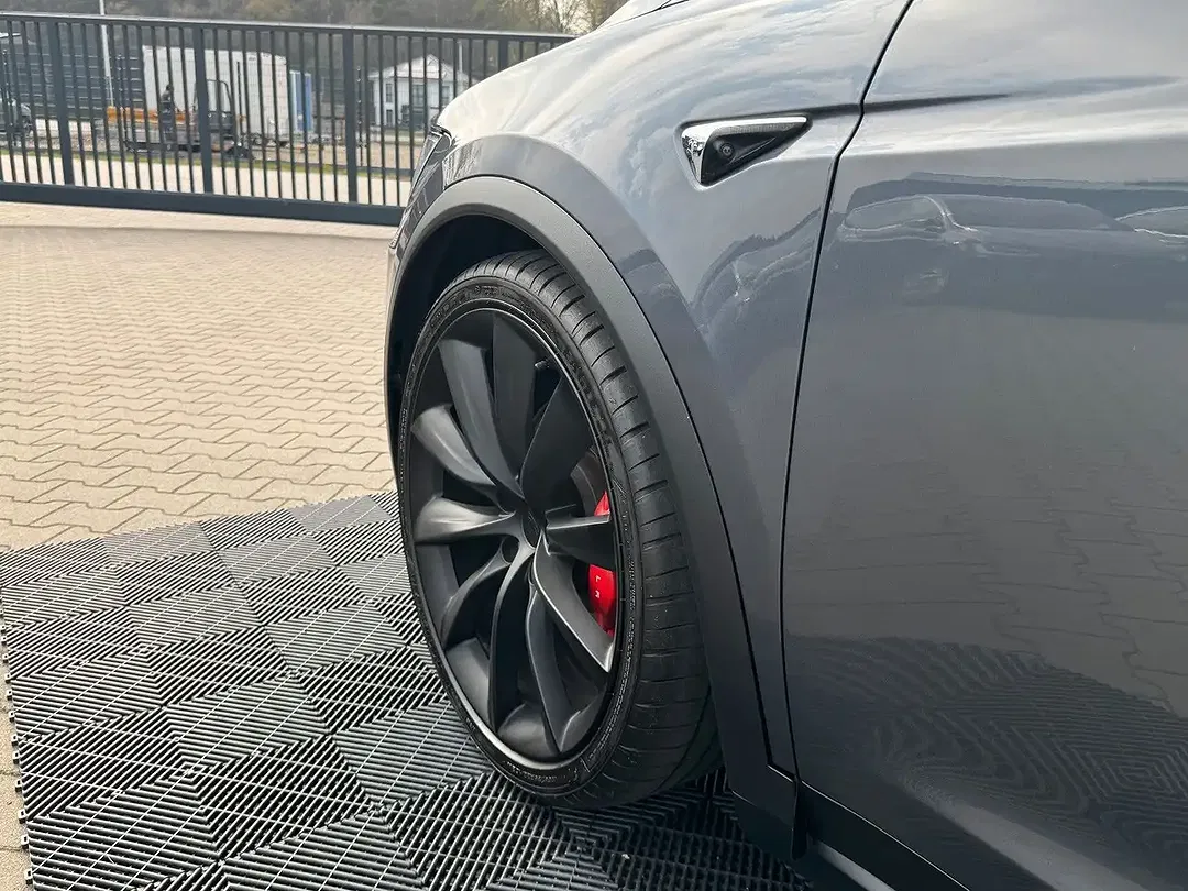 Tesla Model X - Thumbnail 6