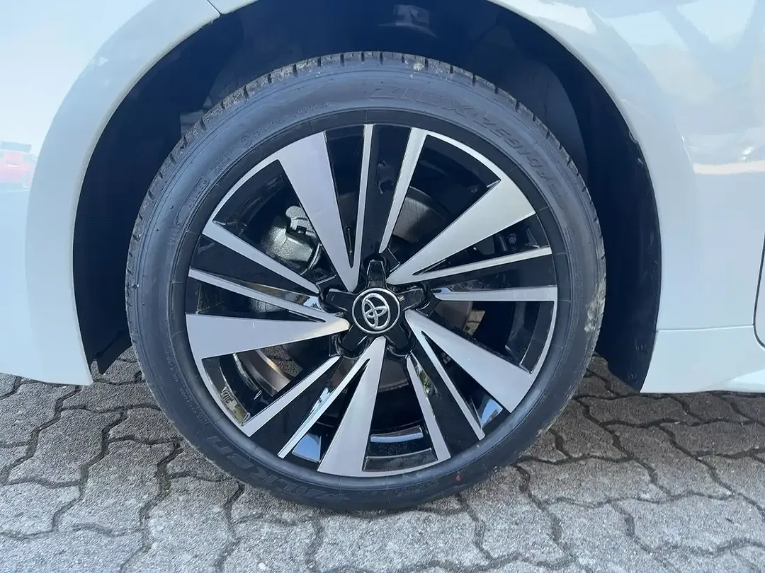 Toyota Corolla - Thumbnail 6