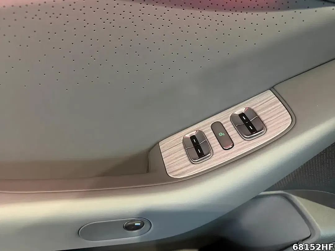 Xpeng P7 - Thumbnail 8