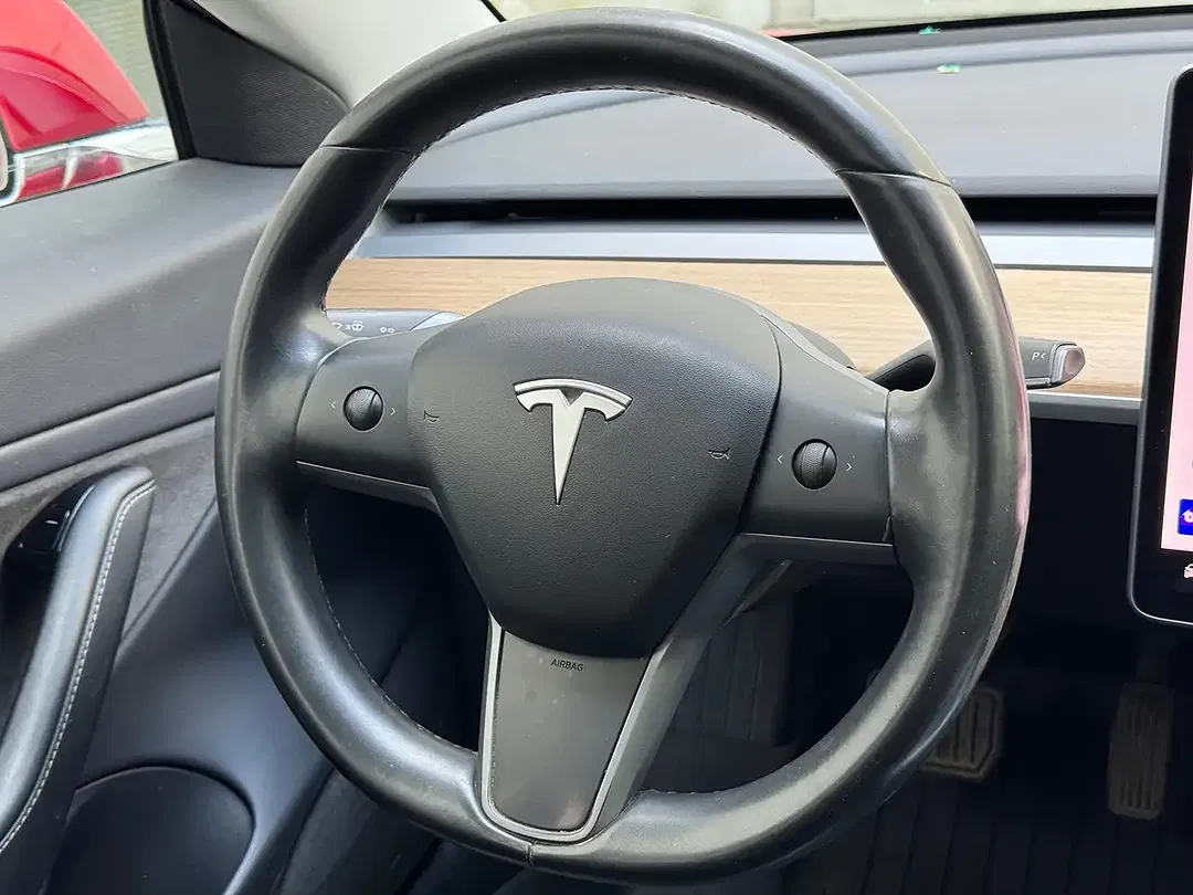 Tesla Model 3 - Thumbnail 11