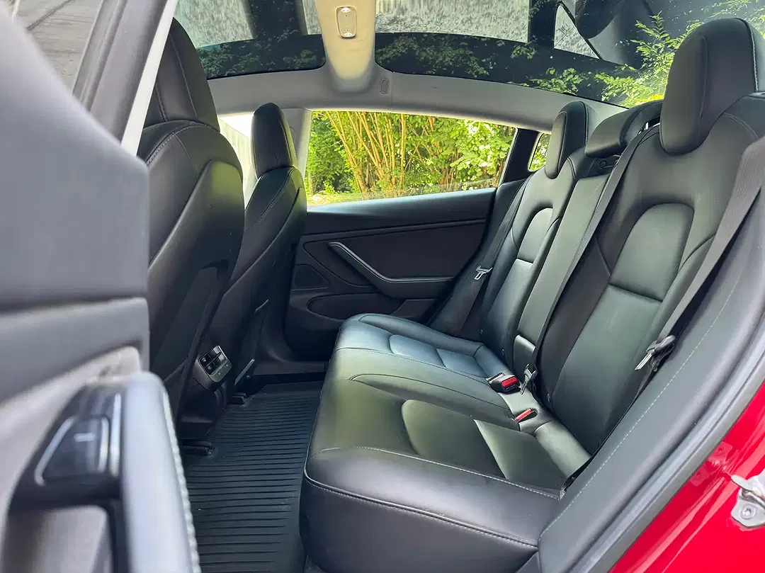 Tesla Model 3 - Thumbnail 14