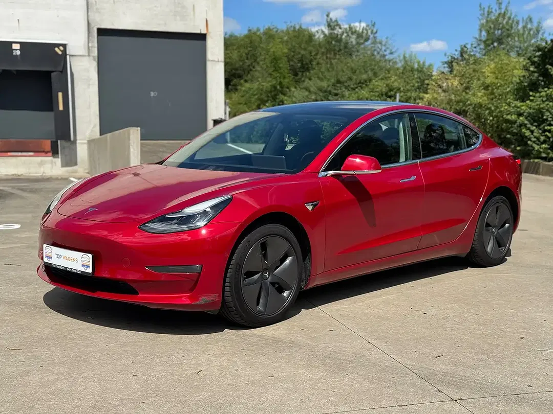 Tesla Model 3 - Thumbnail 3