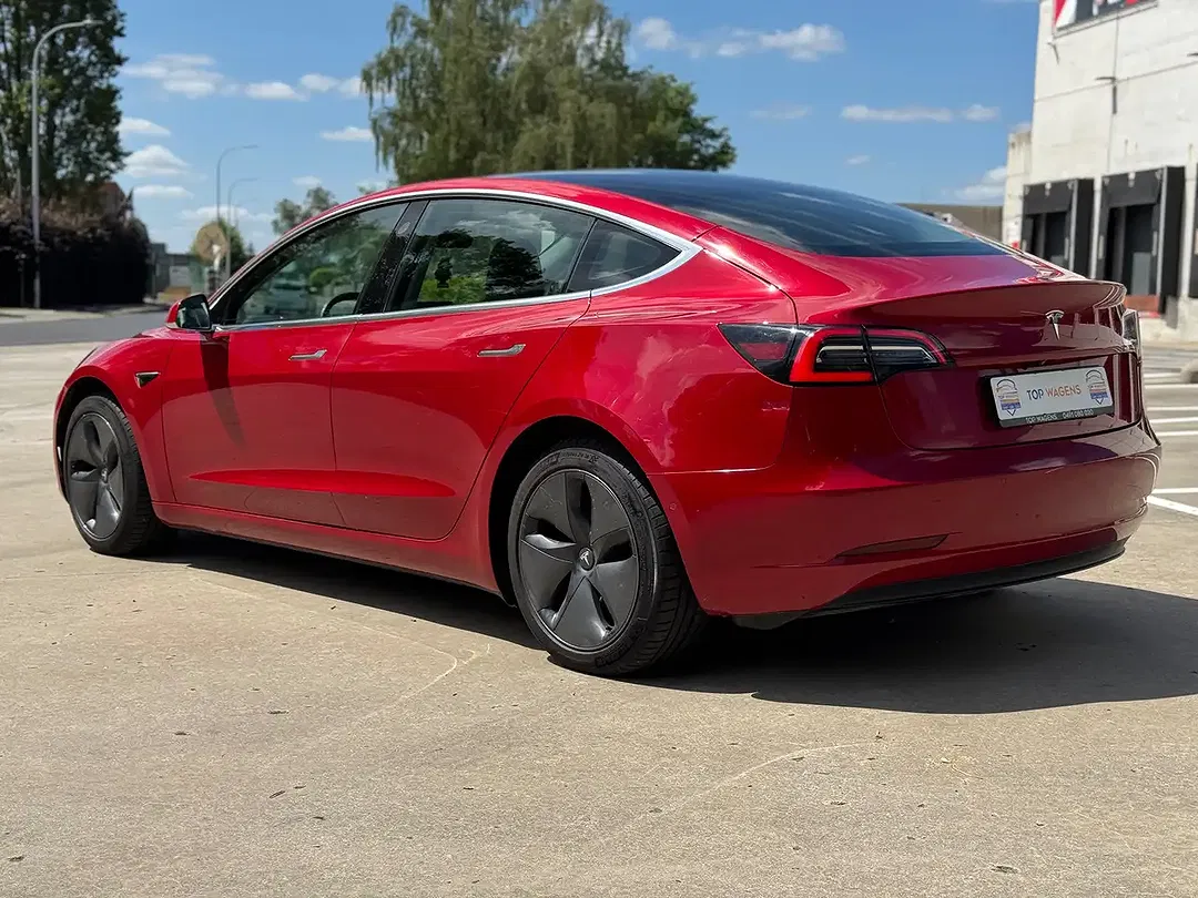 Tesla Model 3 - Thumbnail 4