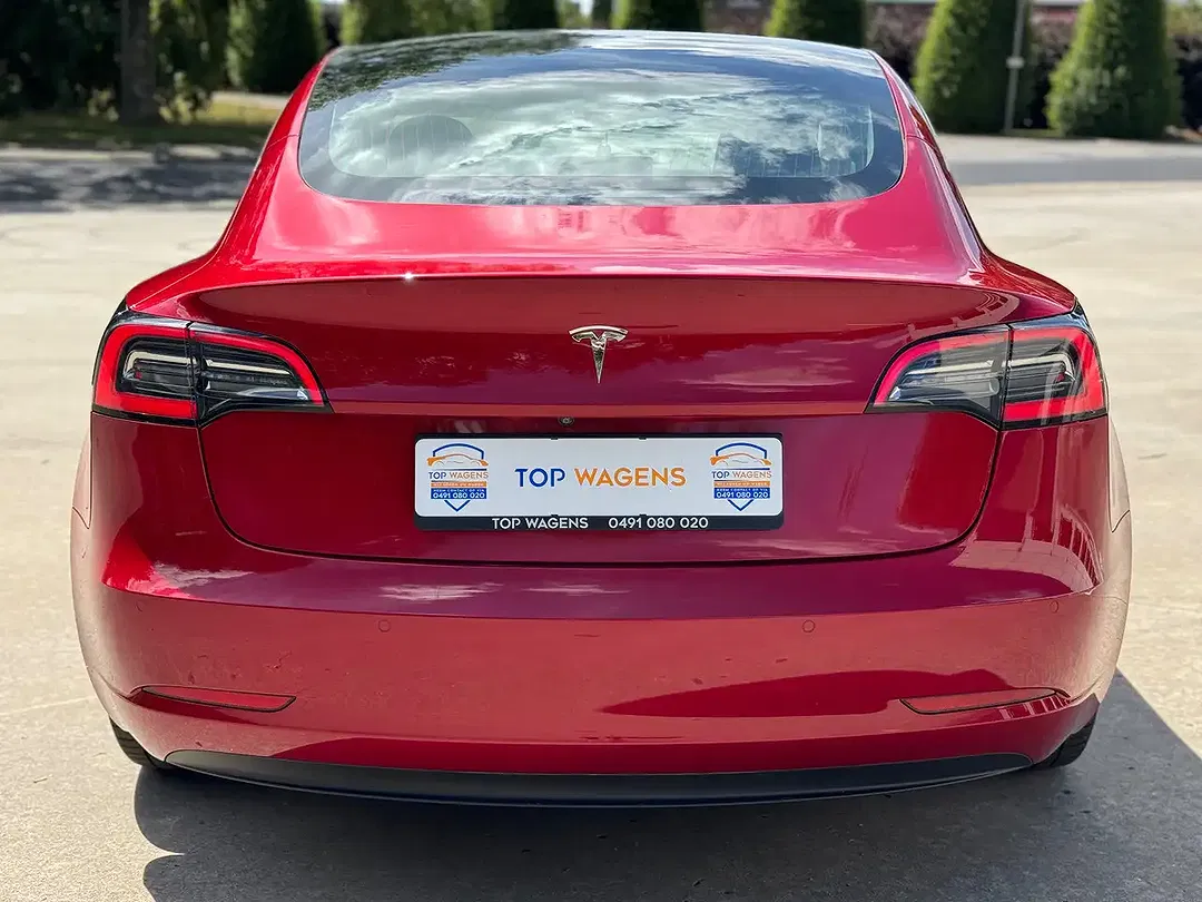 Tesla Model 3 - Thumbnail 5