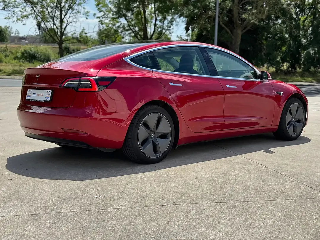 Tesla Model 3 - Thumbnail 6