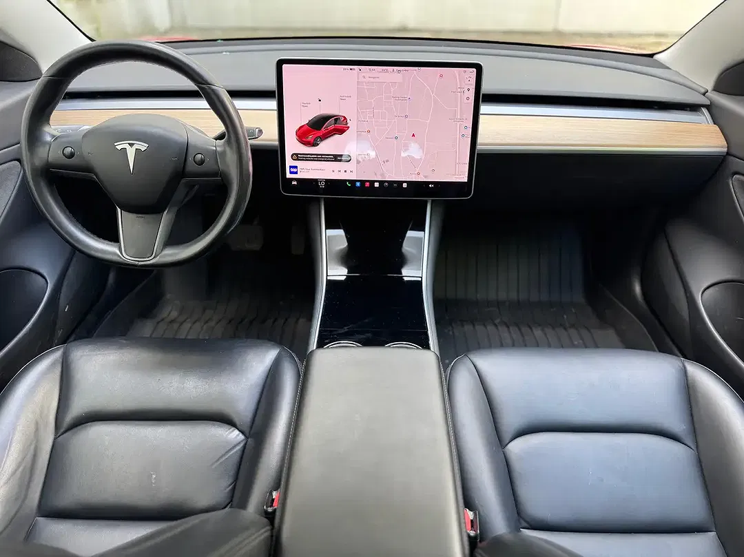 Tesla Model 3 - Thumbnail 9