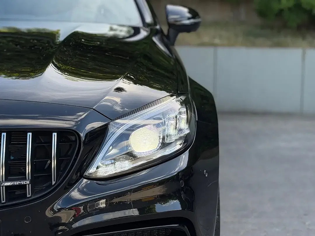 Mercedes-Benz C 63 AMG - Thumbnail 5