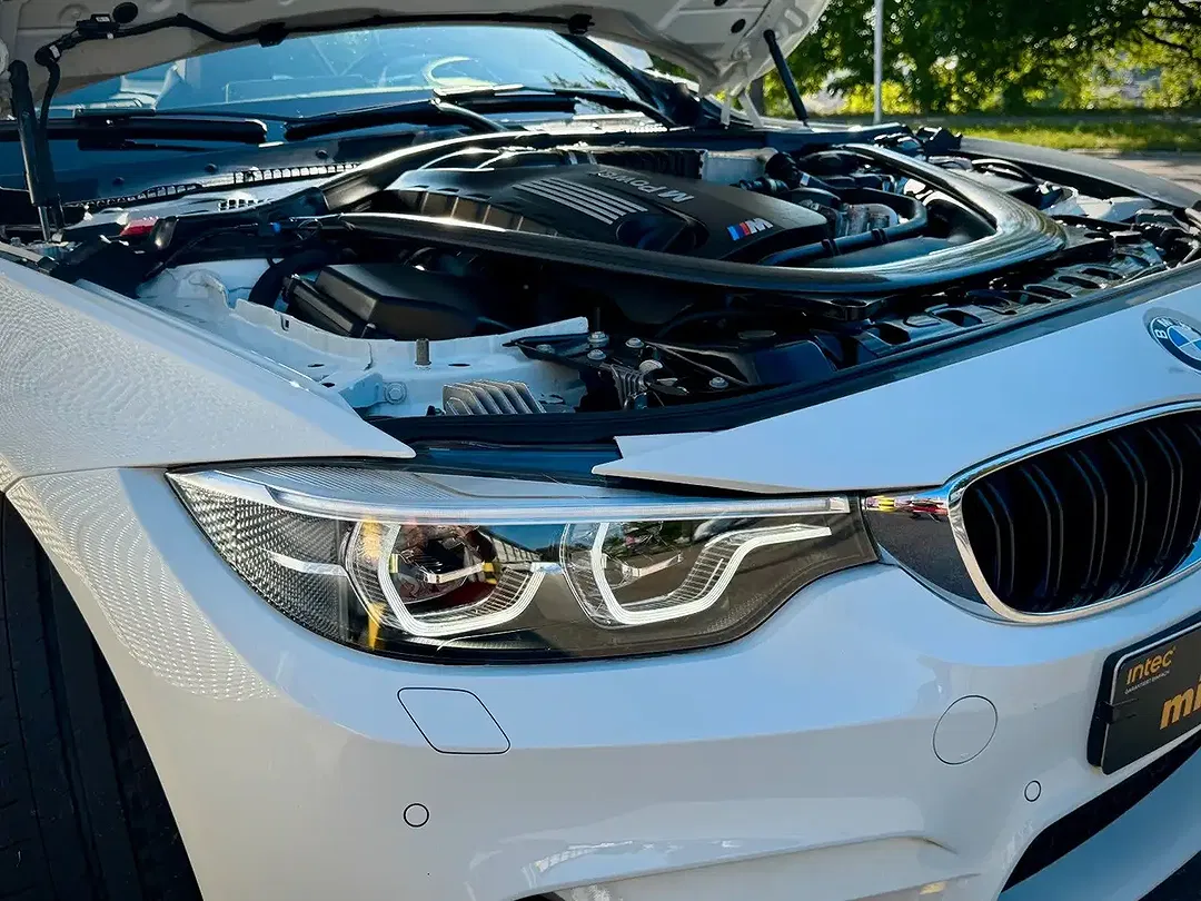 BMW M4 - Thumbnail 14