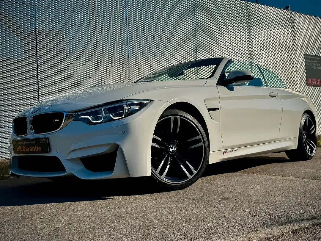 BMW M4 - Thumbnail 2