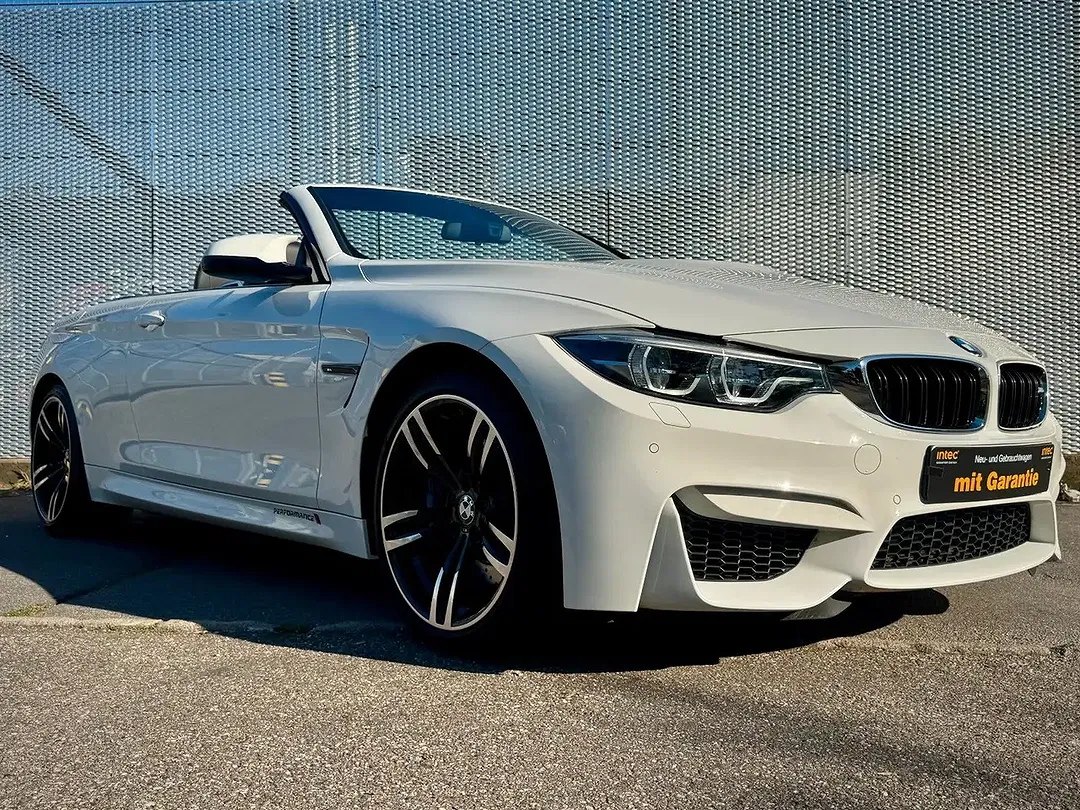 BMW M4 - Thumbnail 3