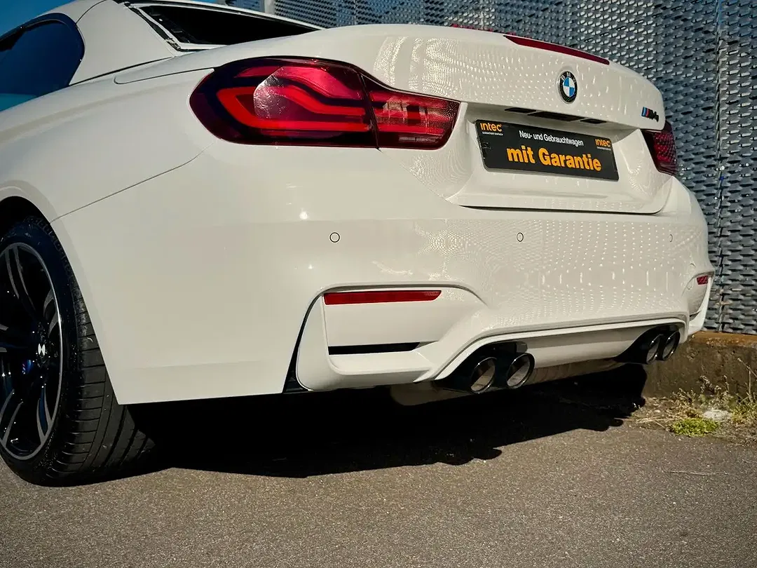 BMW M4 - Thumbnail 4