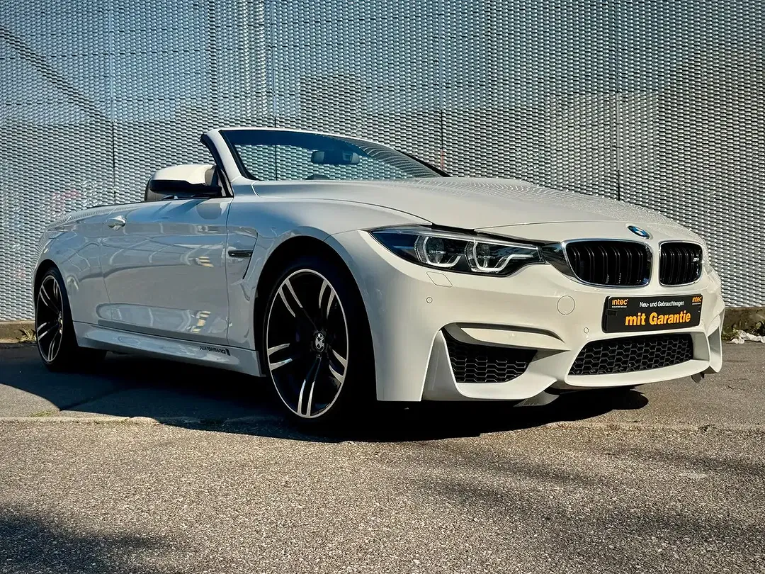 BMW M4 - Thumbnail 6