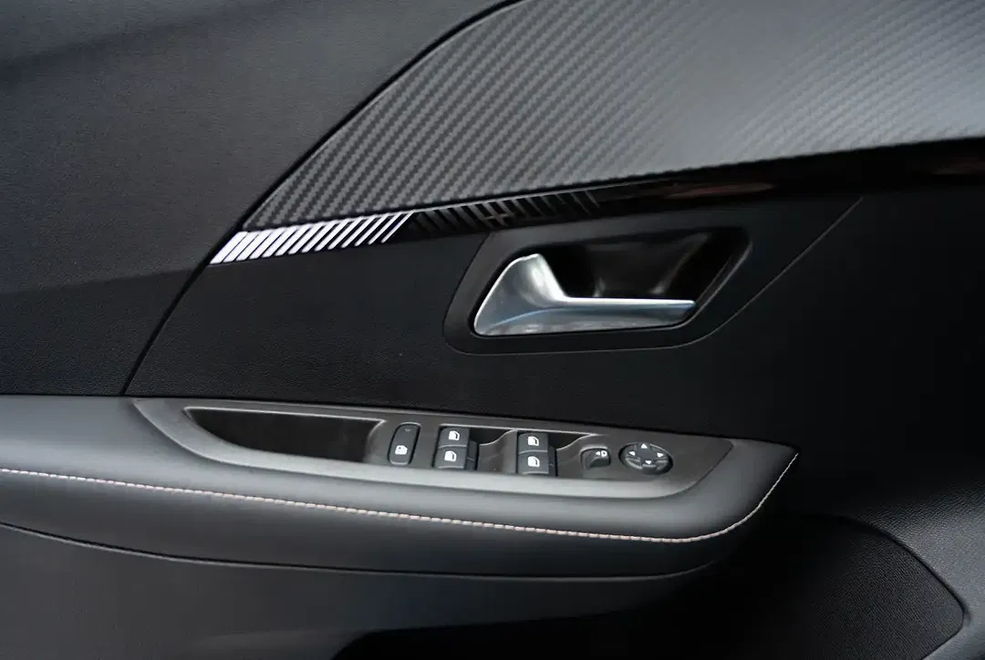Peugeot 208 - Thumbnail 12