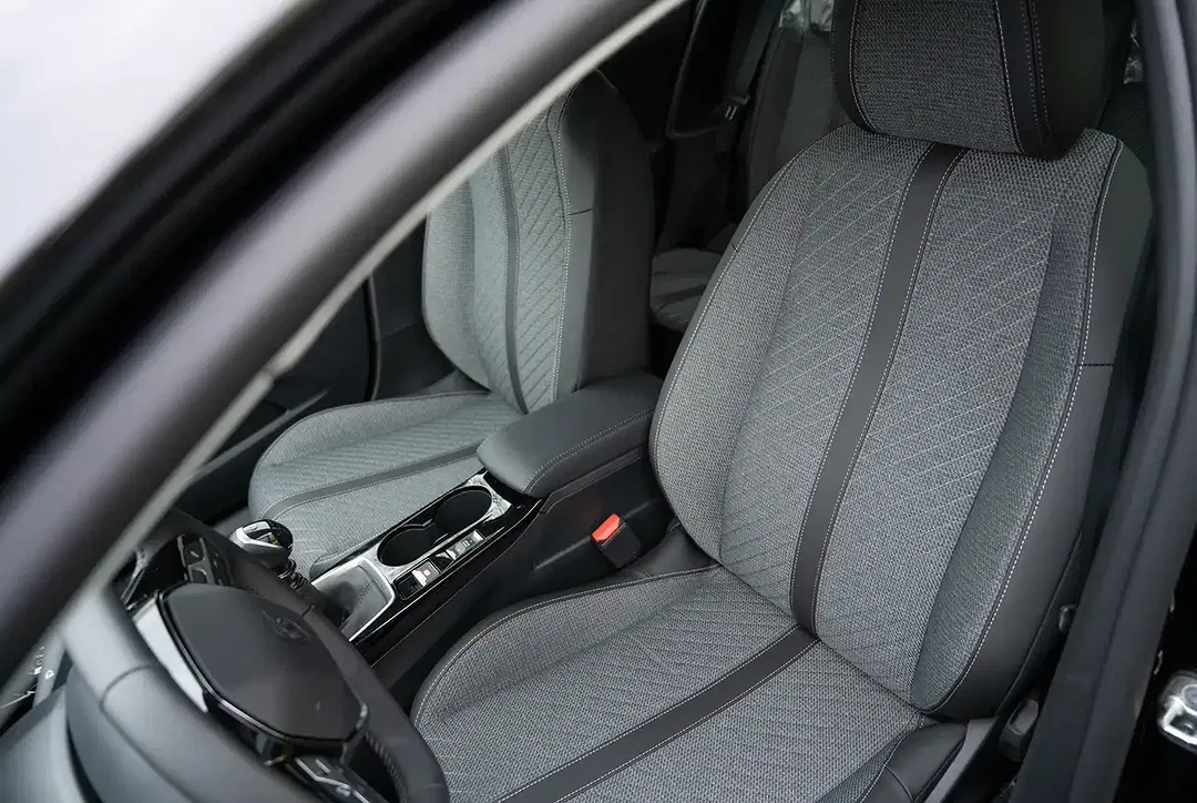 Peugeot 208 - Thumbnail 6