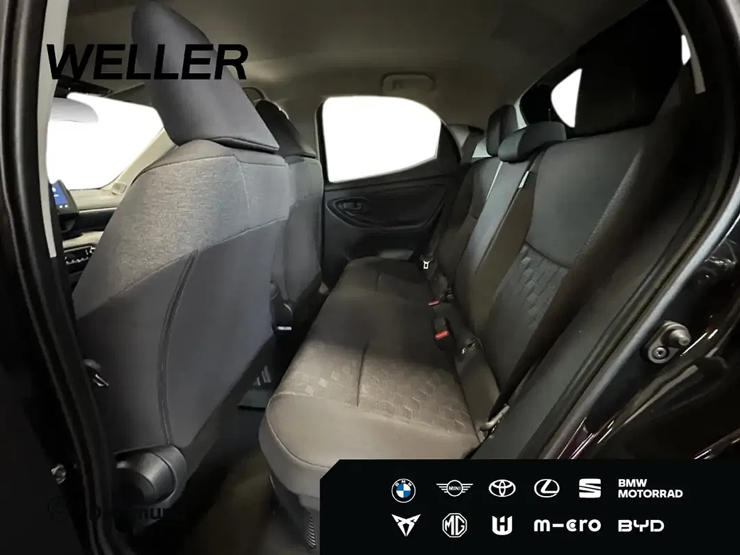 Toyota Yaris - Thumbnail 13