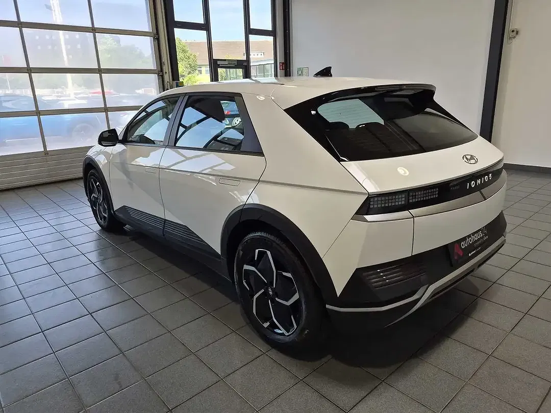 Hyundai IONIQ 5 - Thumbnail 4