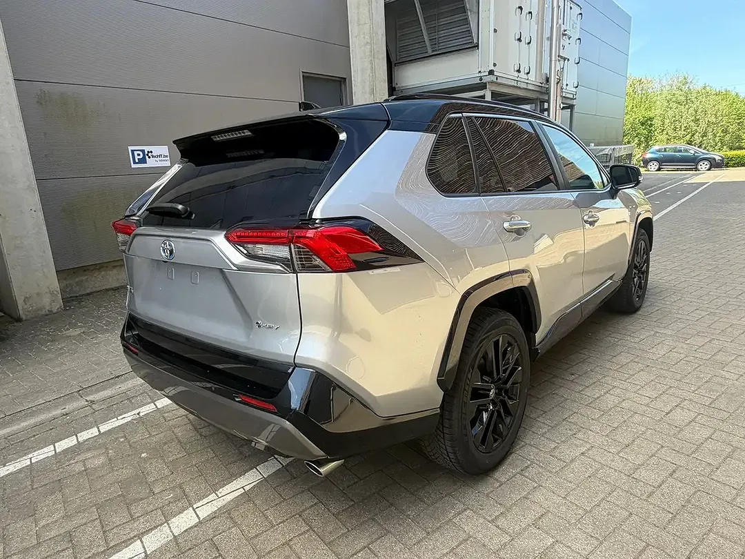 Toyota RAV 4 - Thumbnail 3