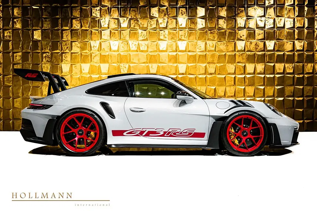 Porsche 992 - Thumbnail 2