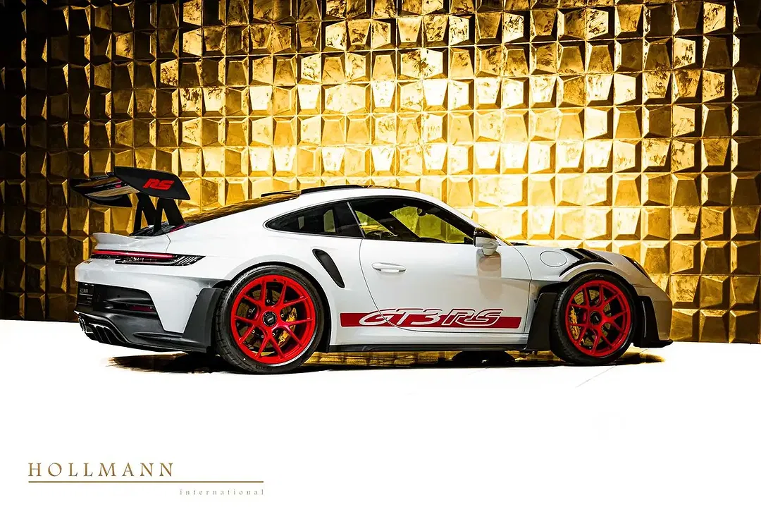 Porsche 992 - Thumbnail 3