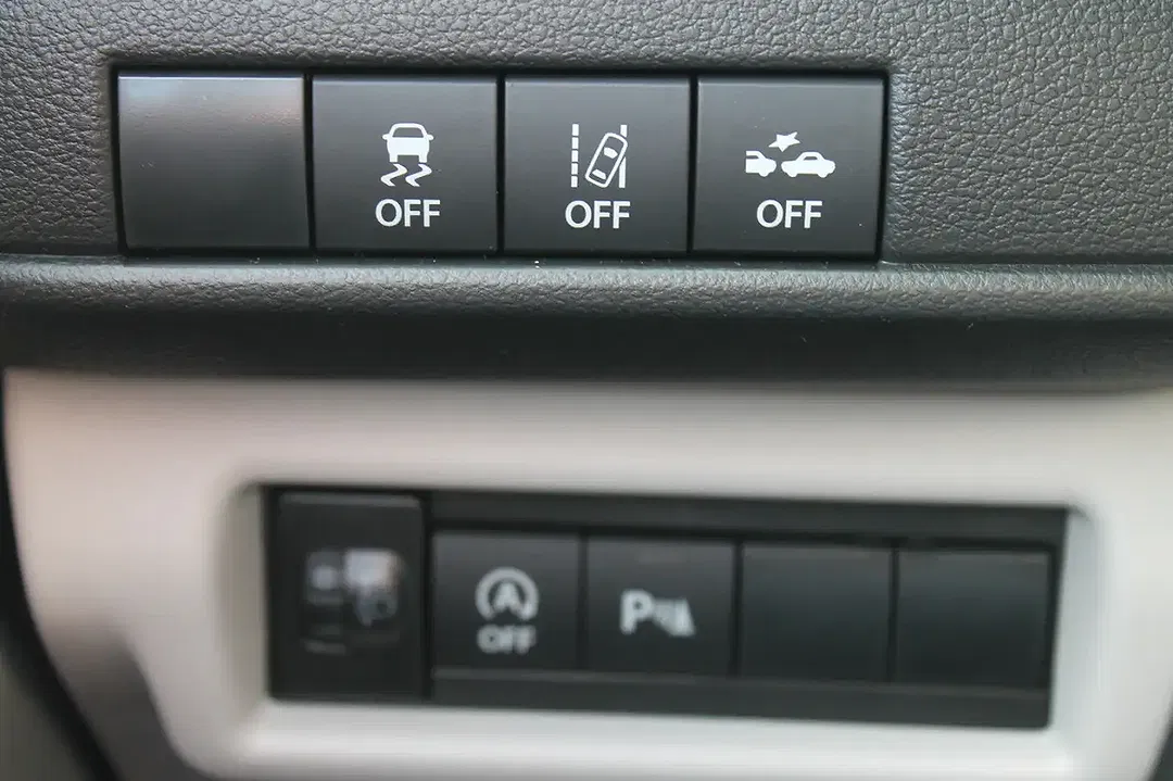 Suzuki Swift - Thumbnail 10