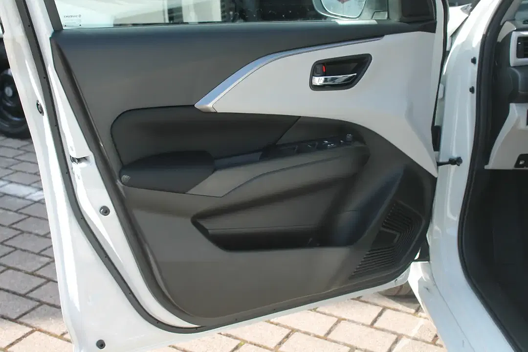 Suzuki Swift - Thumbnail 11