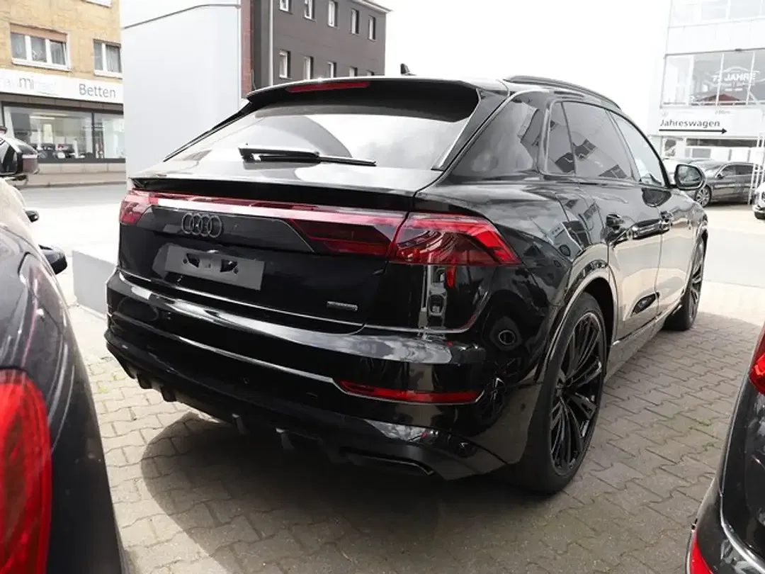 Audi Q8 - Thumbnail 2