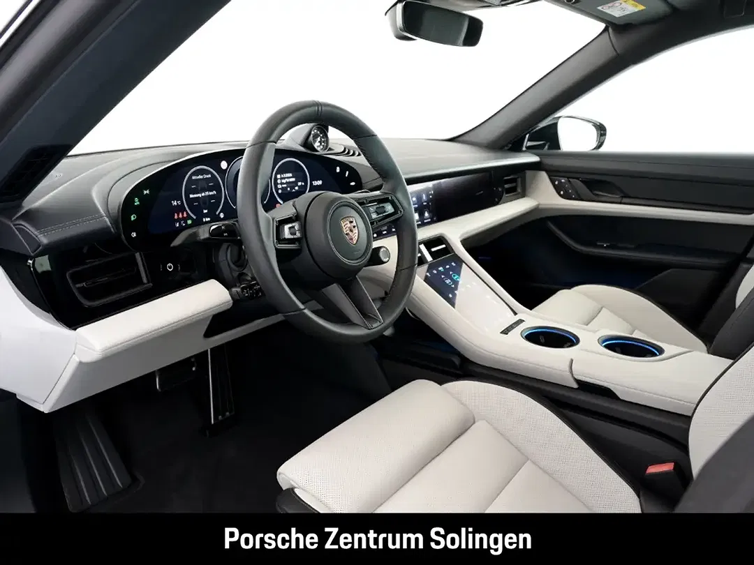 Porsche Taycan - Thumbnail 11