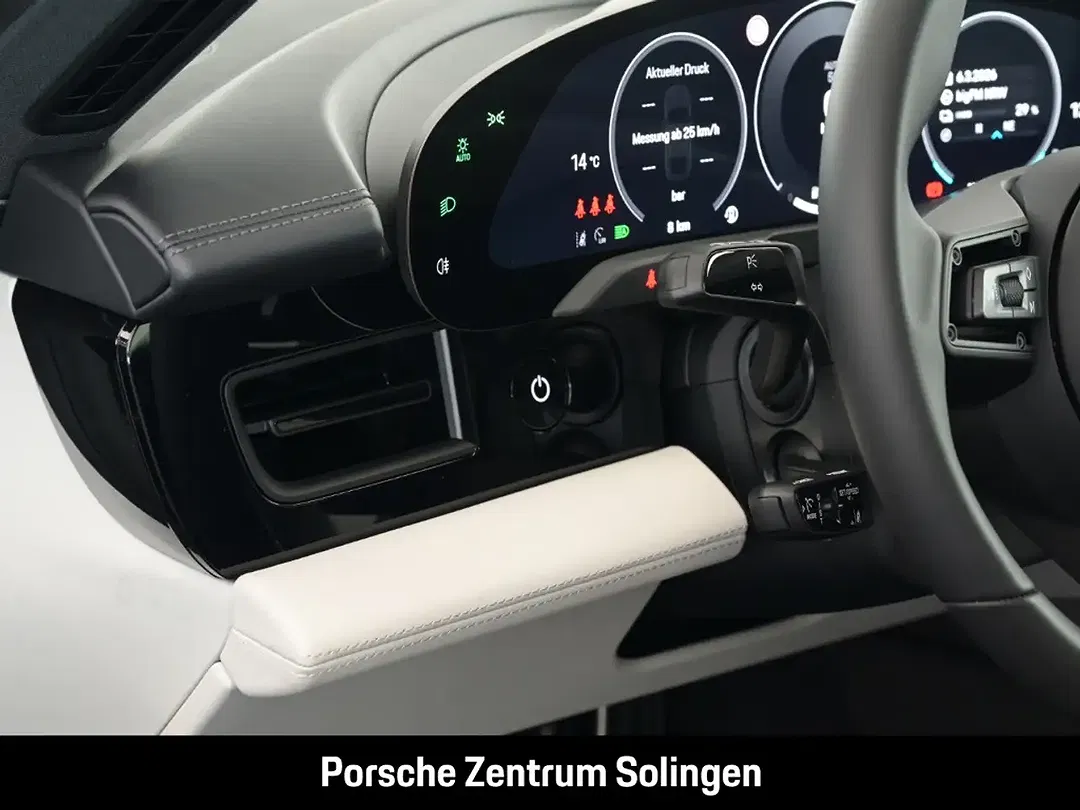 Porsche Taycan - Thumbnail 12