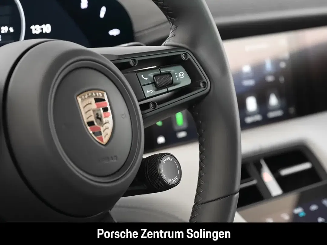 Porsche Taycan - Thumbnail 13
