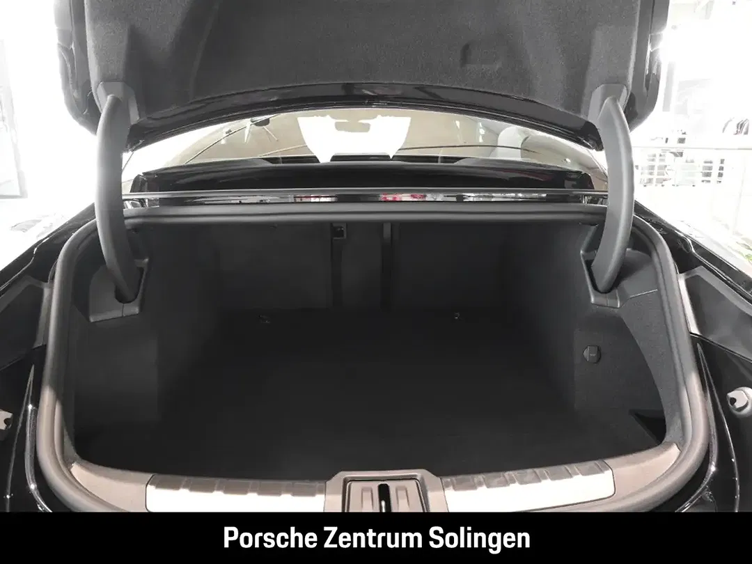 Porsche Taycan - Thumbnail 9