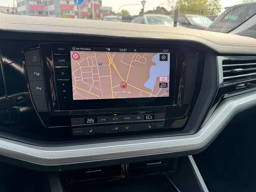 Volkswagen Touareg - Thumbnail 10
