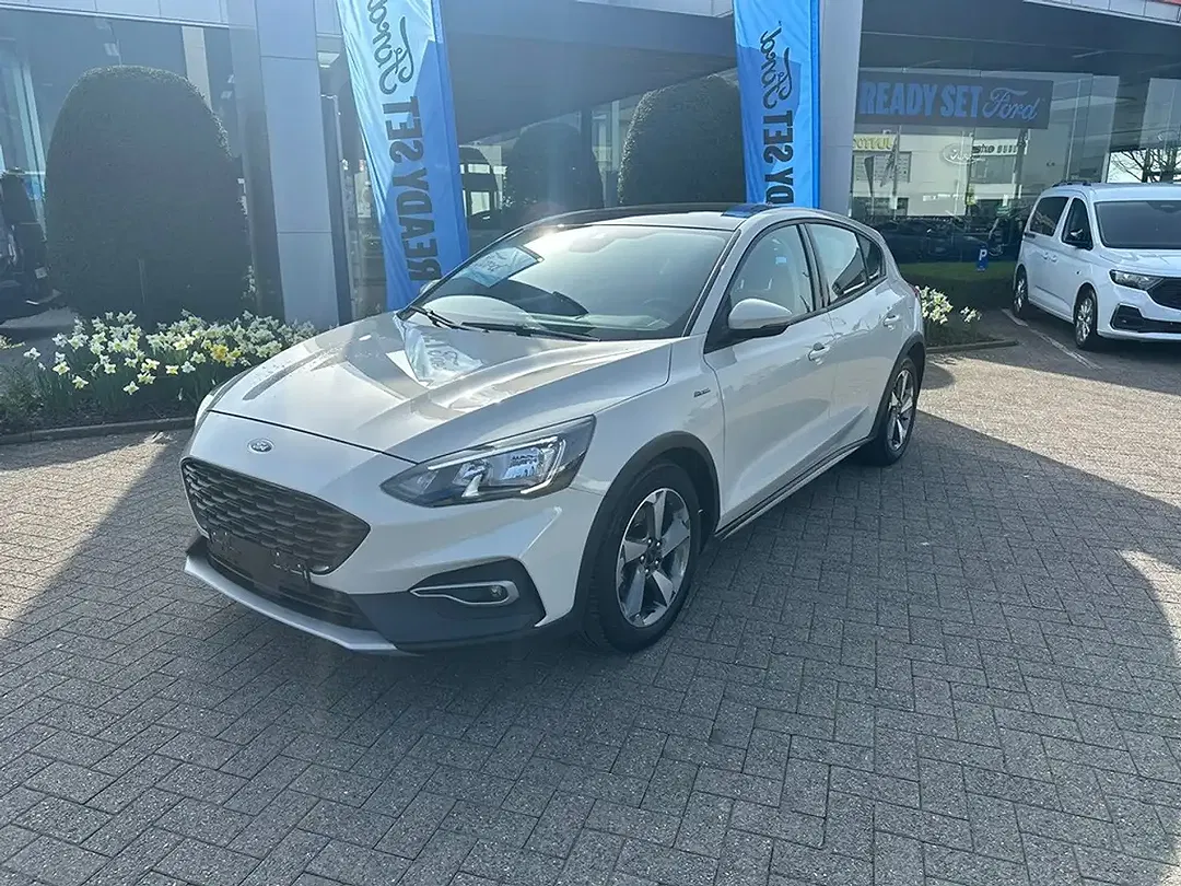 Ford Focus - Thumbnail 1