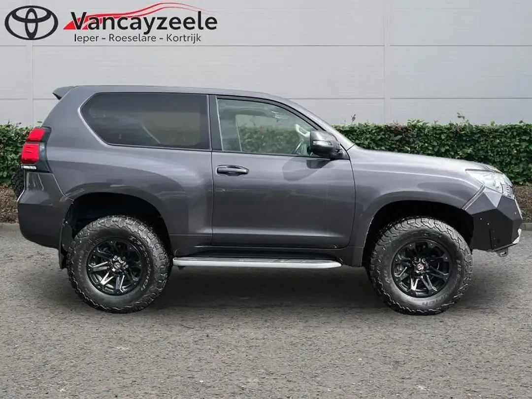 Toyota Land Cruiser - Thumbnail 2